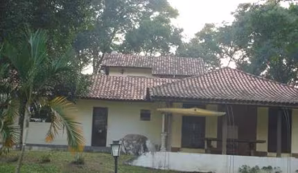 Sobrado de 550m² com 4 quartos em Serra da Cantareira