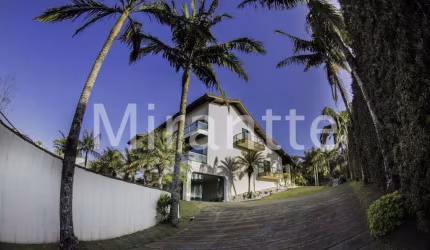 Sobrado de 750m² com 4 quartos em Serra da Cantareira