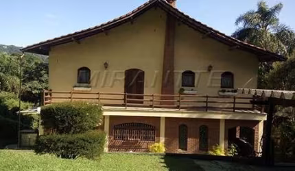 Sobrado de 1300m² com 6 quartos em Serra Da Cantareira