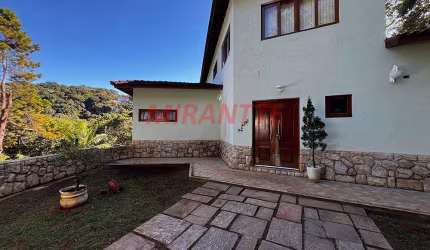 Sobrado de 317m² com 4 quartos em Serra da Cantareira