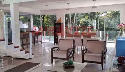 Cond. fechado de 270m² com 3 quartos em Serra da Cantareira