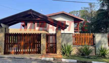 Cond. fechado de 262.9m² com 4 quartos em pq imperial