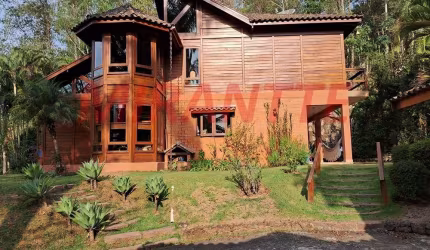 Cond. fechado de 305m² com 2 quartos em Serra da Cantareira