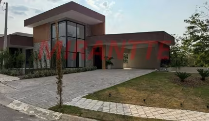 Cond. fechado de 260m² com 4 quartos em Chácaras Maringá