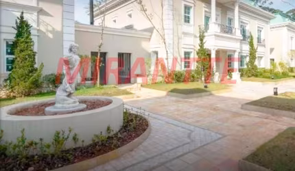 Cond. fechado de 775m² com 4 quartos em Jardim Floresta