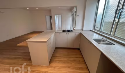 Apartamento à venda em Centro com 86 m², 2 quartos