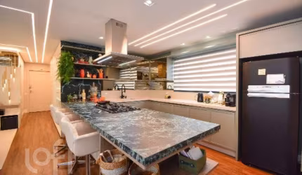 Apartamento à venda em Centro com 165 m², 4 quarto