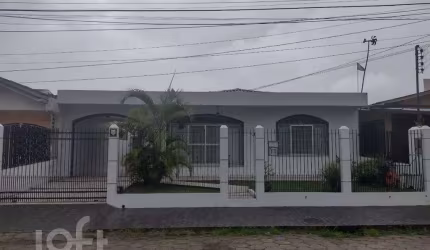 Casa à venda em Trindade com 140 m², 3 quartos, 1
