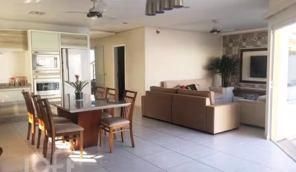 Casa à venda em Ressacada com 321 m², 4 quartos, 1