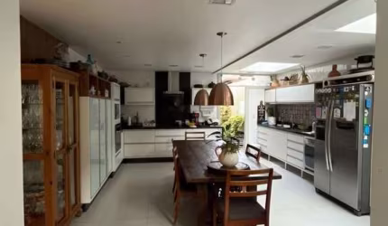 Casa à venda em Córrego Grande com 187 m², 4 quart