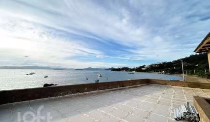 Casa à venda em Cacupé com 235 m², 3 quartos, 1 su