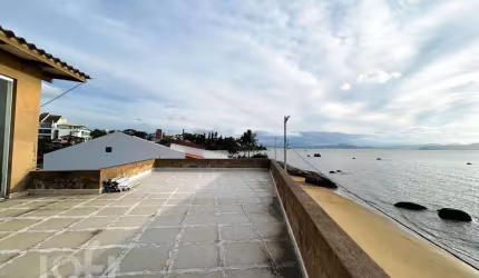 Casa à venda em Cacupé com 235 m², 3 quartos, 1 su