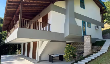 Casa de 4 dormitórios em condomínio no Itacorubi