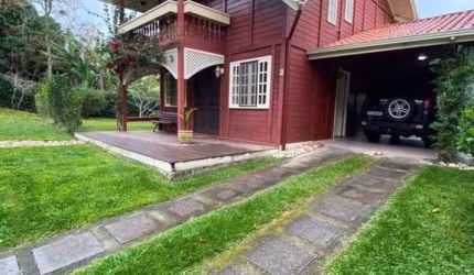 Casa à venda em Cacupé com 200 m², 3 quartos, 1 su
