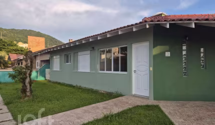 Casa à venda em Itacorubi com 166 m², 4 quartos, 1