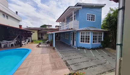 Casa de 4 dormitórios à venda no Campeche