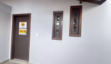 Casa de 2 dormitórios para locação no Carianos