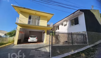 Casa à venda em Ribeirão da Ilha com 200 m², 3 qua