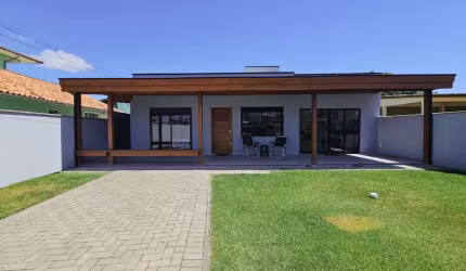 Casa reformada de 2 quartos à venda no Campeche