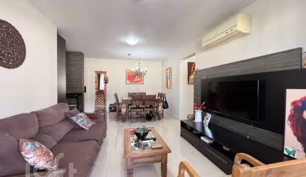 Apartamento à venda em Itacorubi com 122 m², 3 qua