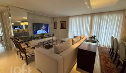 Apartamento à venda em Centro com 154 m², 4 quarto