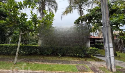 Casa à venda em Jurere Oeste com 450 m², 1 quarto