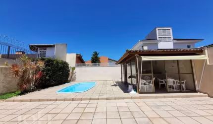 Casa à venda em Córrego Grande com 130 m², 4 quart