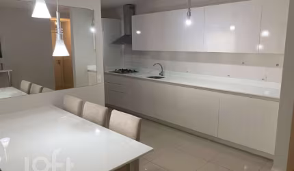 Apartamento à venda em Itacorubi com 122 m², 4 qua