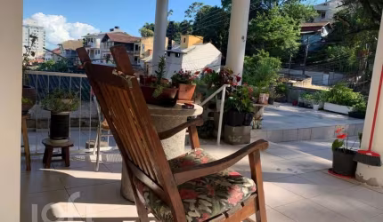 Casa à venda em Agronômica com 168 m², 2 quartos,