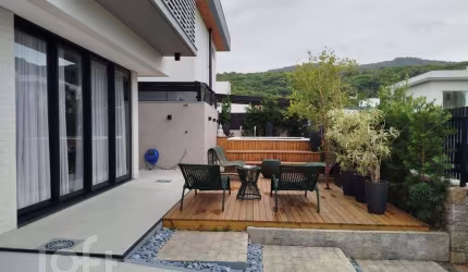 Casa à venda em Rio tavares central com 180 m², 3