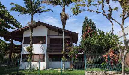 Casa de 4 dormitórios à venda na Trindade