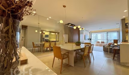 Apartamento à venda em Agronômica com 121 m², 3 qu