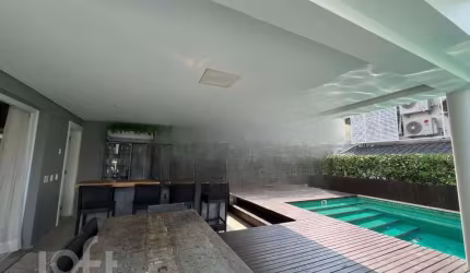 Casa à venda em Itacorubi com 580 m², 4 quartos, 2