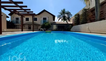Casa à venda em Centro com 317 m², 4 quartos, 2 su