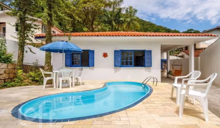 Casa à venda em Sambaqui com 117 m², 3 quartos, 1