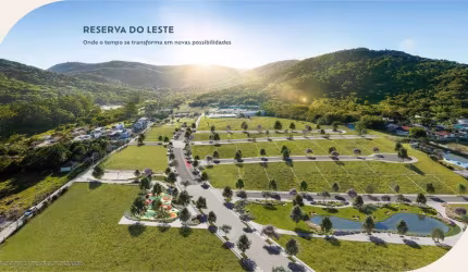 Terreno em condomínio à venda no Rio Tavares
