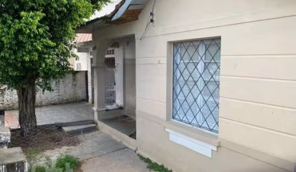 Casa à venda em Balneário com 220 m², 7 quartos, 1