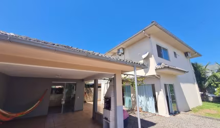 Casa de 3 dormitórios à venda no Campeche