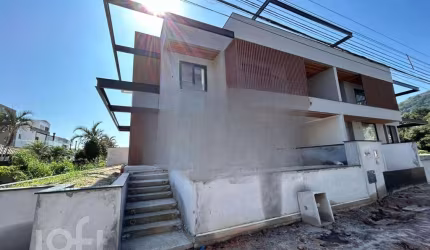 Casa à venda em Jurere Leste com 263 m², 3 quartos