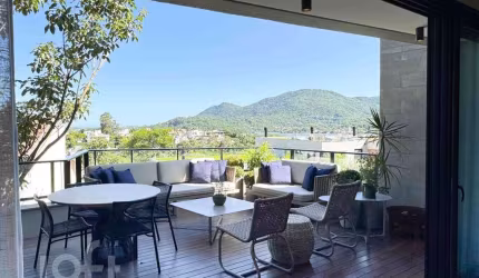 Casa à venda em Lagoa da Conceição com 234 m², 3 q