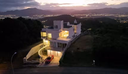 Casa de 5 suítes à venda em São José