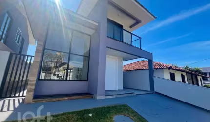 Casa à venda em Lagoa da Conceição com 179 m², 3 q