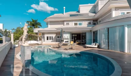 Casa à venda em Jurere Oeste com 900 m², 7 quartos