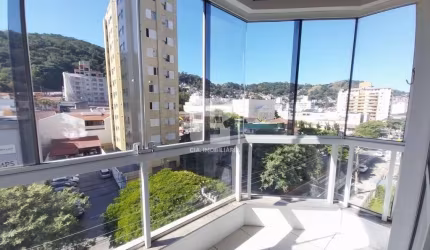 Apartamento de 3 dormitórios à venda no Centro