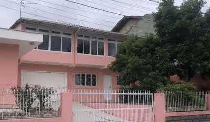 Casa de 4 dormitórios à venda em Ponta de Baixo