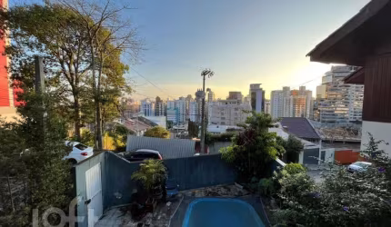 Casa à venda em Centro com 362 m², 5 quartos, 3 su
