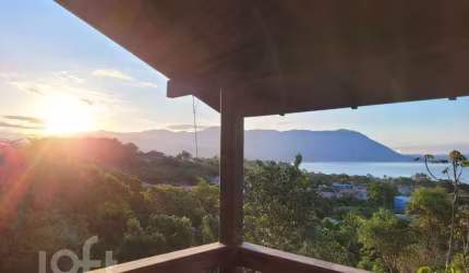 Casa à venda em Caiacanga com 210 m², 3 quartos, 2