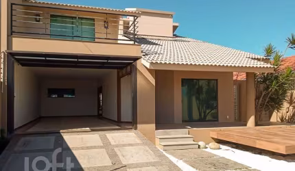 Casa à venda em Balneário com 249 m², 3 quartos, 1