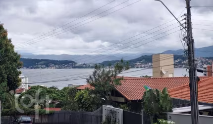 Casa à venda em Abraão com 274 m², 5 quartos, 3 su