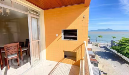 Apartamento à venda em Coqueiros com 74 m², 2 quar
